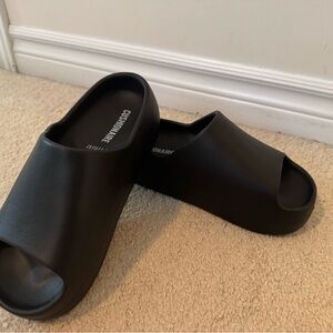 Cushionaire Black Slide Sandals